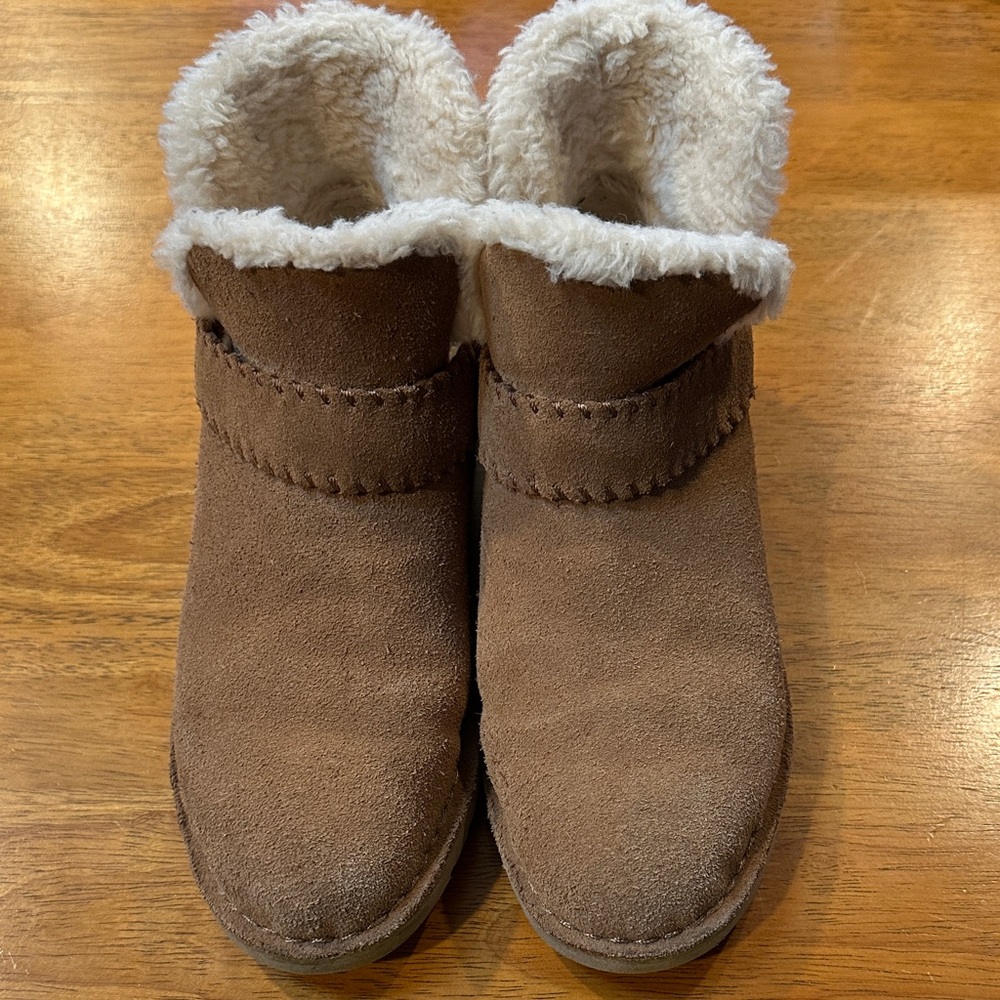 UGG Suede Women’s Low Brown Boots, with Strap. Wool Lined. 7? See pics